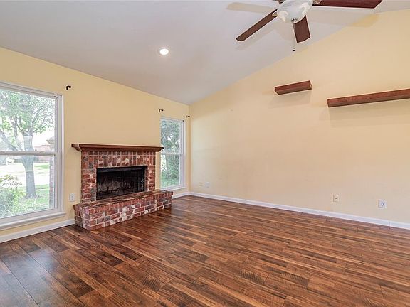 4th image of 4411 Seville Ln
