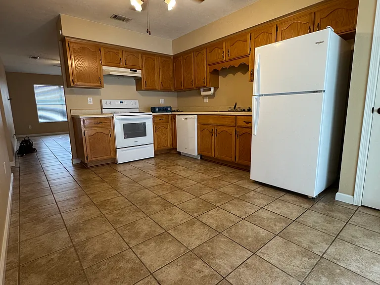 1029 SW Rossborough Ct #102 — Photo 30