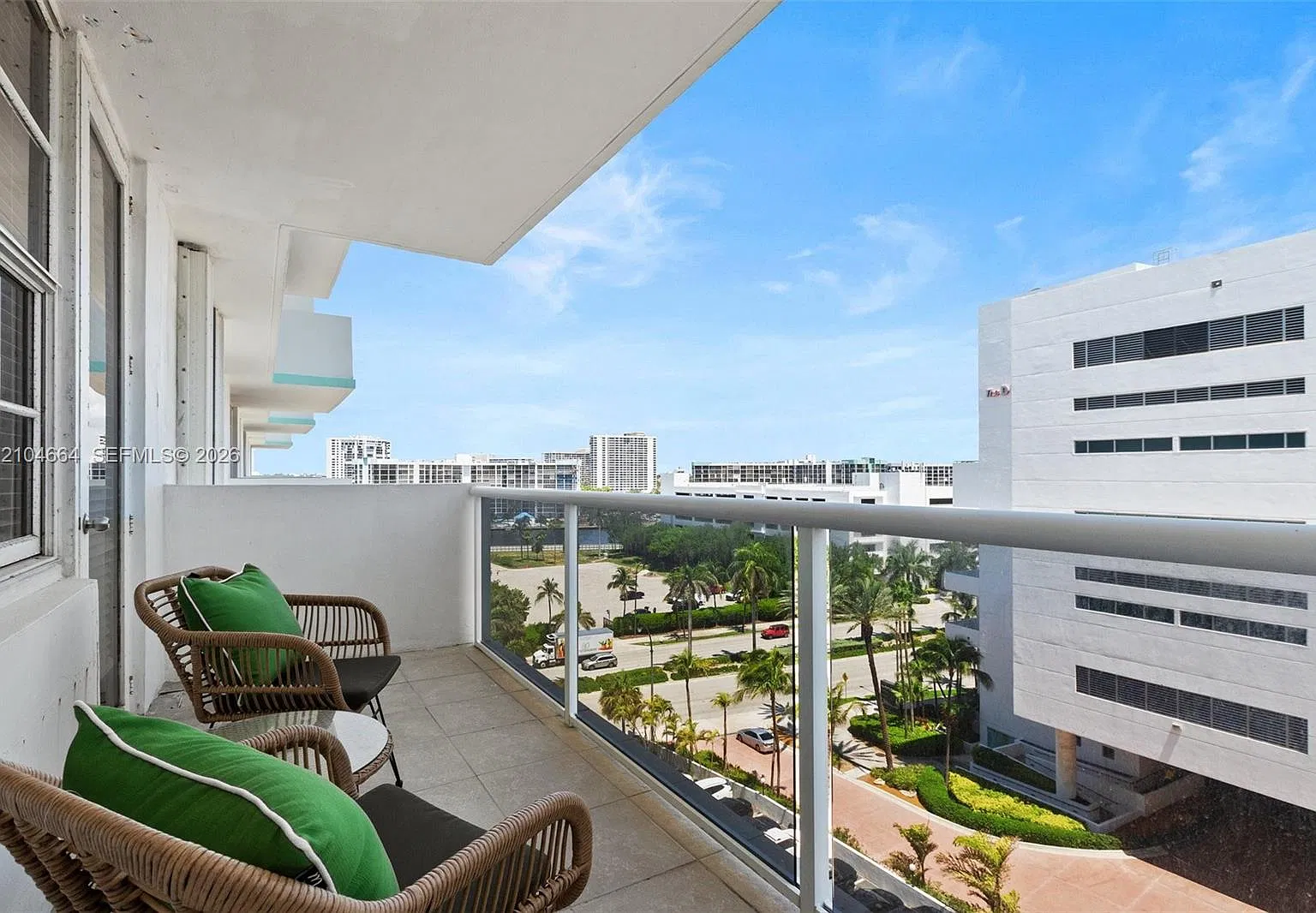 Sea Air Towers Condo — Photo 3