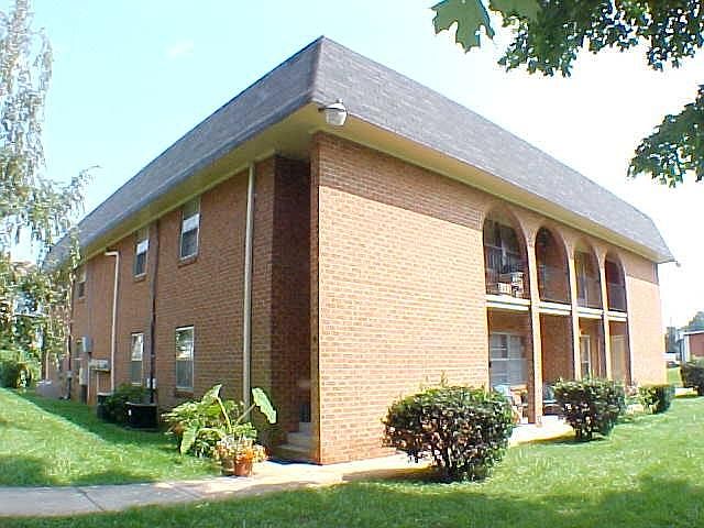 1st image of 1216 Moseley Dr APT 11
