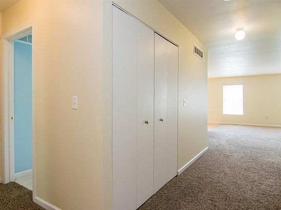 3rd image of 917 Prairie Ln