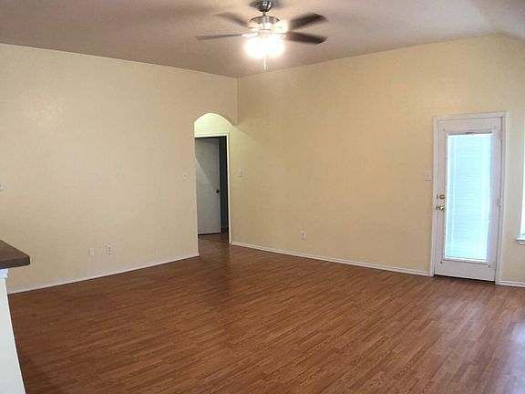 5th image of 2704 Furlong Dr