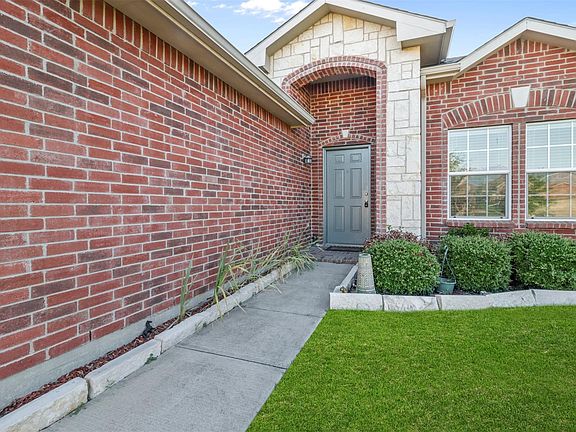 2nd image of 1452 Willoughby Way