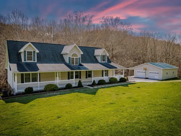 1516 Daybrook Rd, Fairview, WV 26570