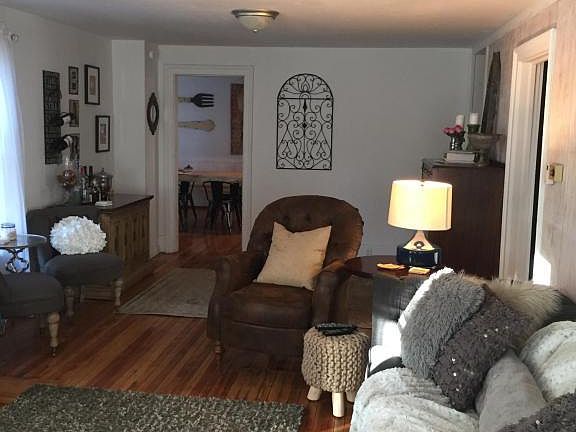 2nd image of 12 Hunter St