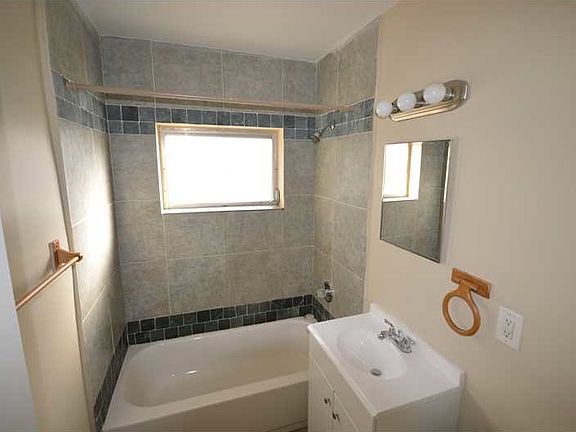 5th image of 3330 Auburn Blvd