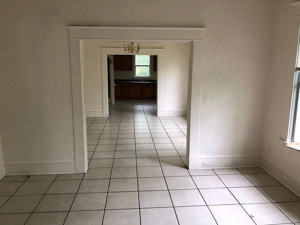 2nd image of 2103 Mabel St