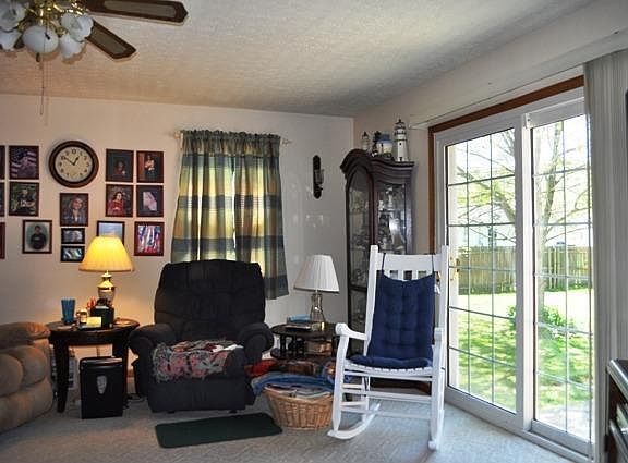 5th image of 77 Eastview Dr