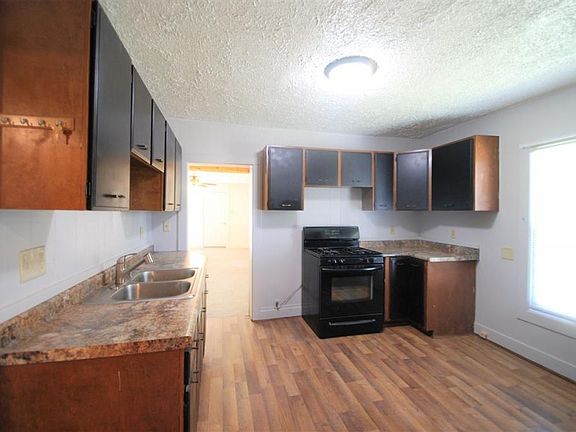 2nd image of 924 W Marion St