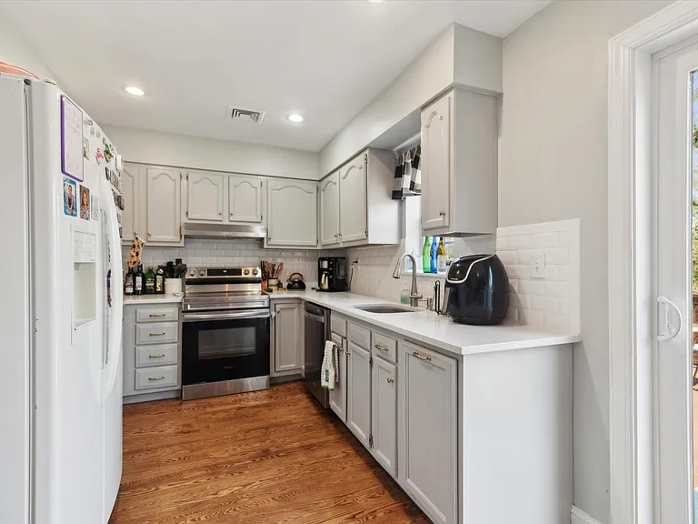 126 Wood St — Photo 11