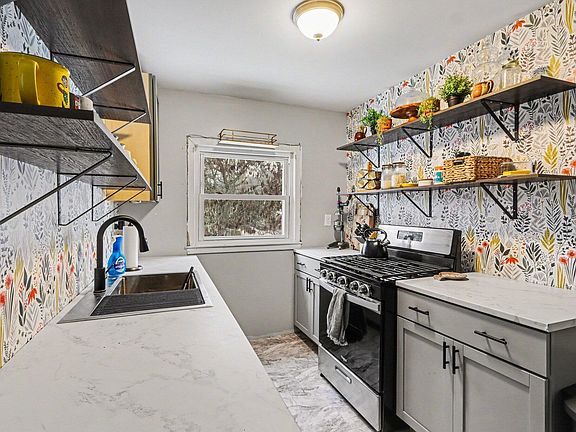 4th image of 201 N Chestnut St #203 & 205