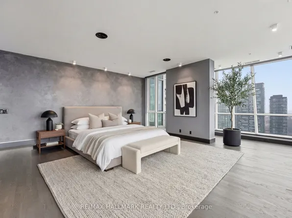 199 Richmond St W #Penthouse 101, Toronto, ON M5V 0H4