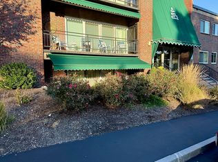 1206 Greendale Ave APT 201, Needham, MA 02492