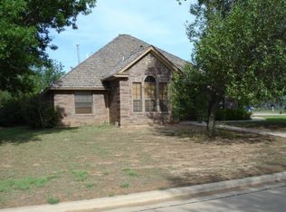 2301 NE Kingsbriar Dr, Lawton, OK 73507