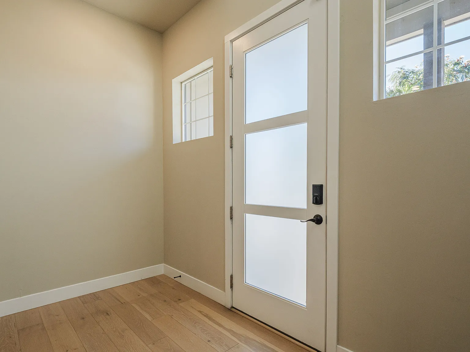 3 bed, 2056 sqft, $2,800 — Photo 2