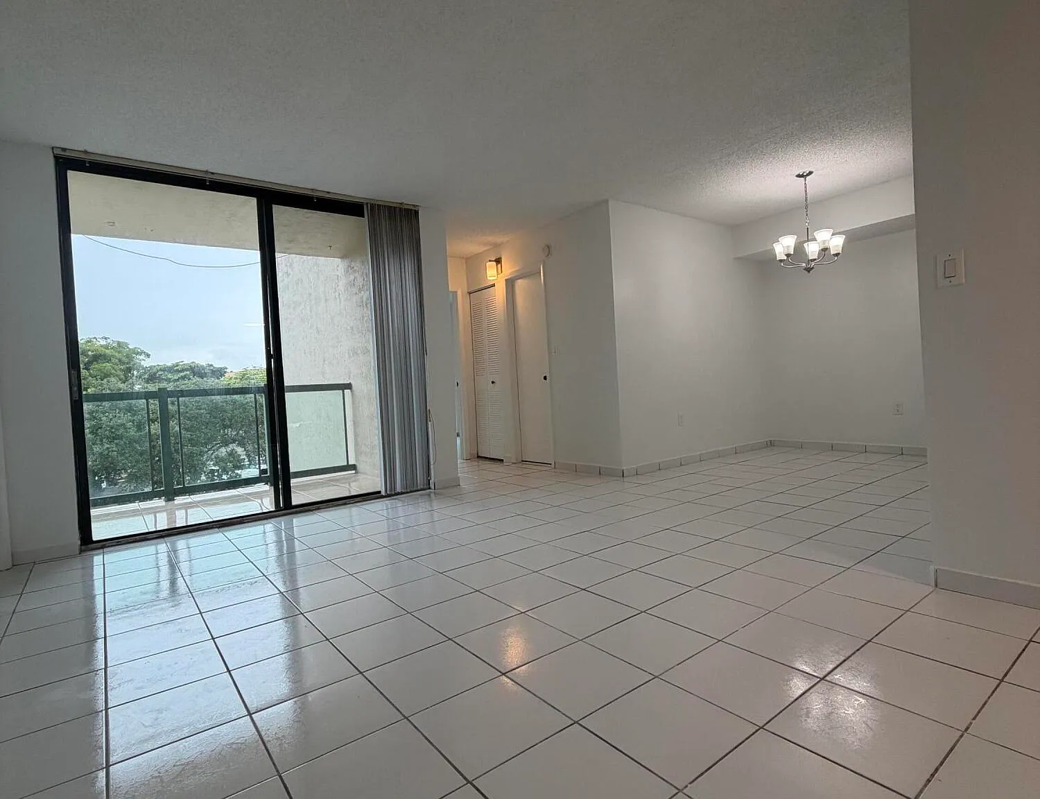 2 bed, 2.0 bath, 910 sqft, $2,200 — Photo 2