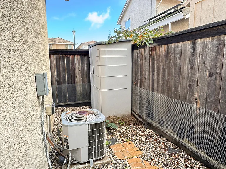 2451 Hanson Dr — Photo 38