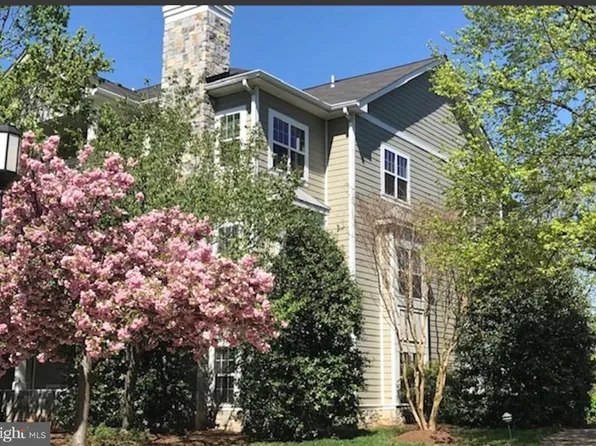 1712 Lake Shore Crest Dr APT 23, Reston, VA 20190