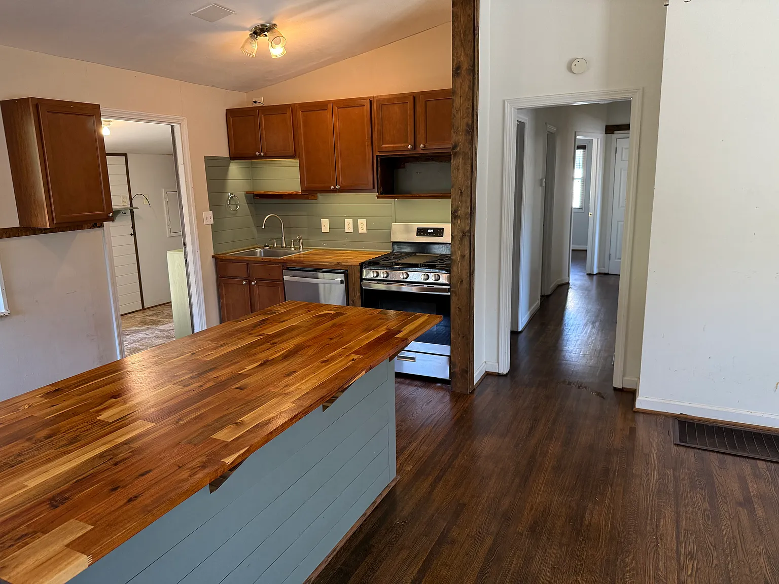 1104 Montclair Rd — Photo 4