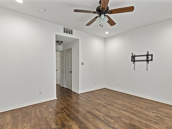 5th image of 4413 Bellaire Dr S #209S