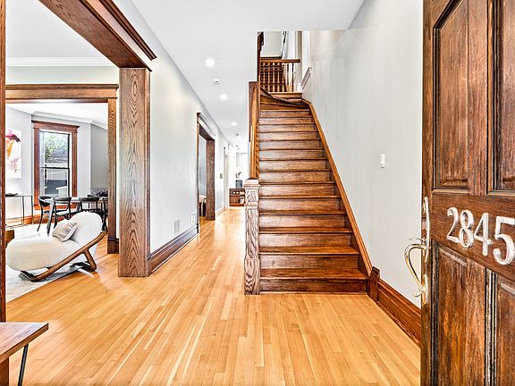 3rd image of 2845 W Division St