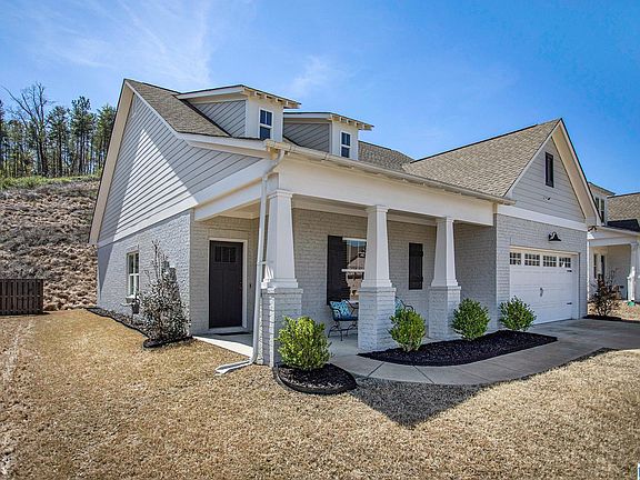 2nd image of 1364 Woodridge Pl
