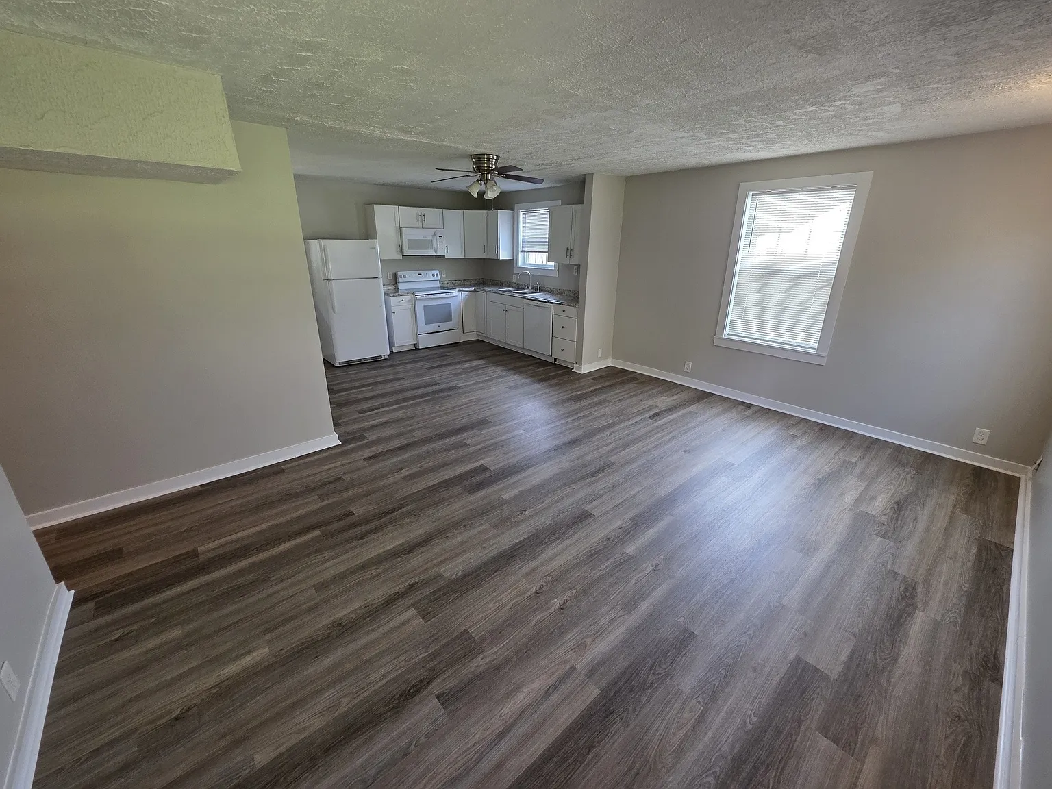 2 bed, 1.0 bath, 800 sqft, $1,325 — Photo 3