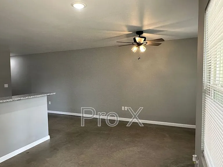 122 S Pearl Ave — Photo 2