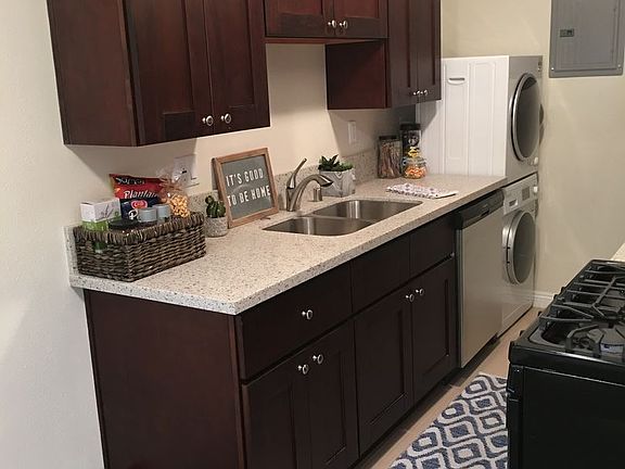 5th image of 296 N Oakland Ave APT 15