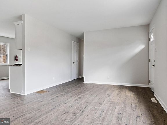 3rd image of 771 W Clayton Ave