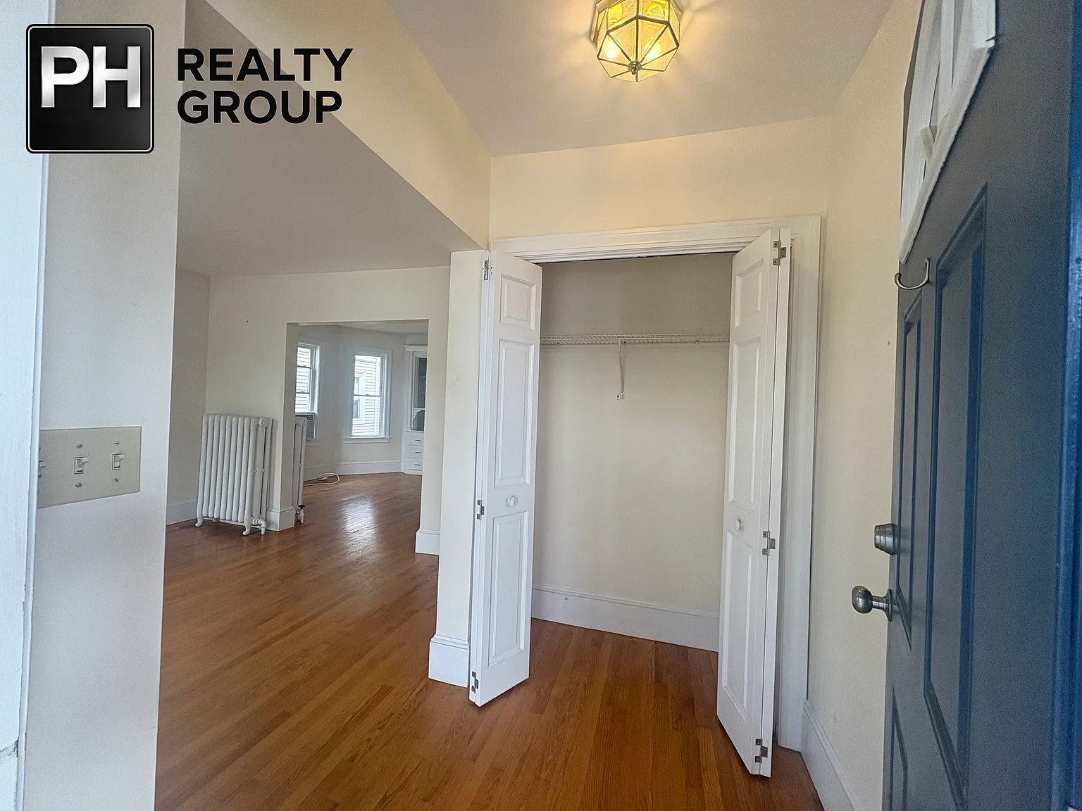 3 bed, 1300 sqft, $2,900 — Photo 3