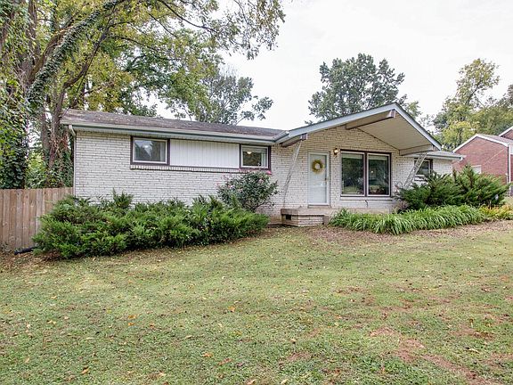 2nd image of 2945 Lakeland Dr
