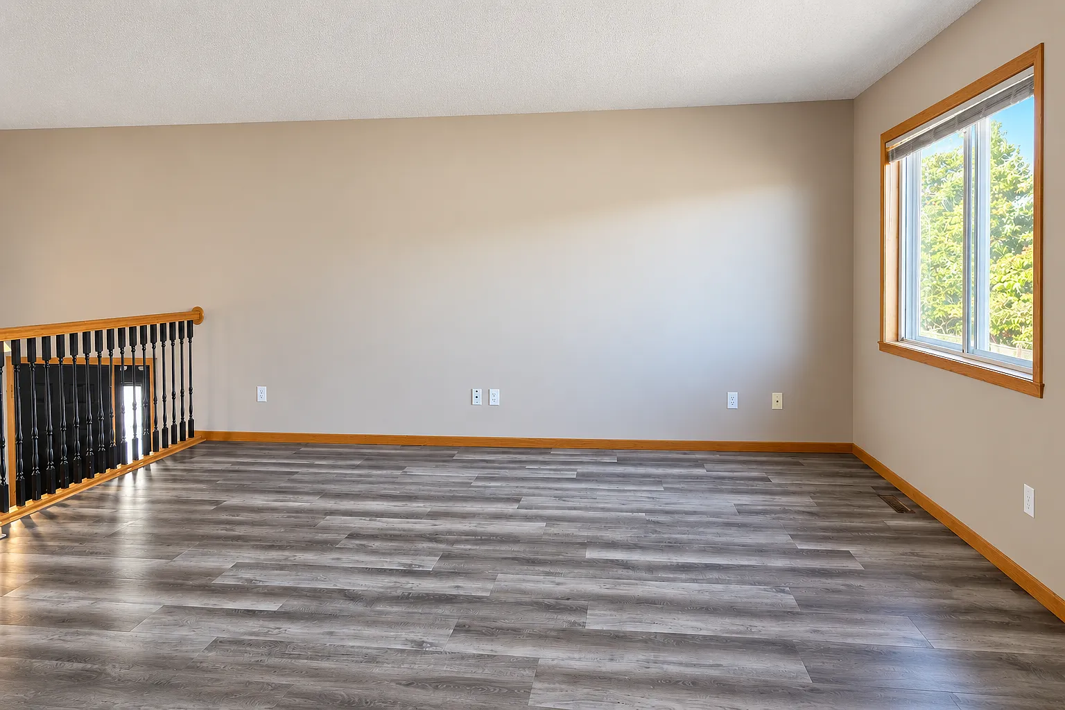3 bed, 2.0 bath, 1672 sqft, $1,895 — Photo 2