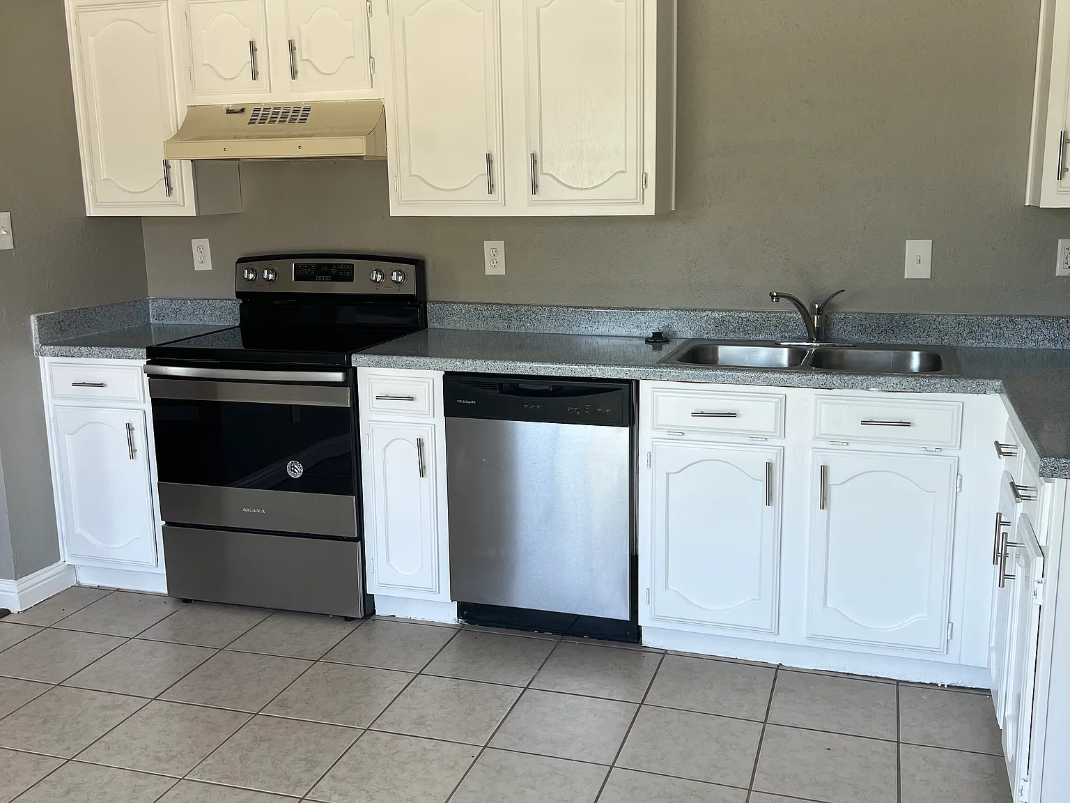 3 bed, 1000 sqft, $1,850 — Photo 4