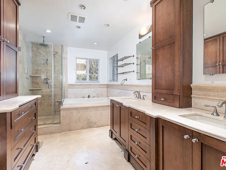 1628 Benedict Canyon Dr — Photo 6