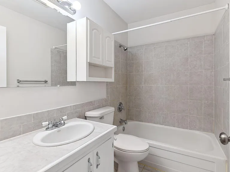 2237 Hampshire Ave S — Photo 12