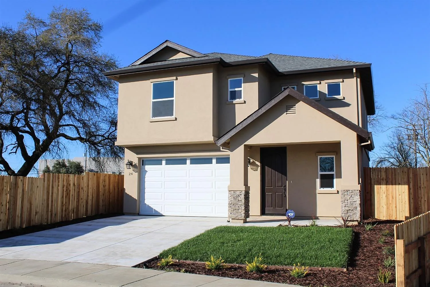 24 Roscommon Ct photo 1