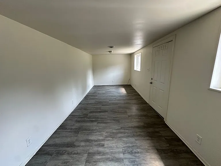 5885 Youngstown Hubbard Rd — Photo 8