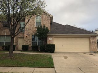 820 Duck Pond Dr, Grand Prairie, TX 75052