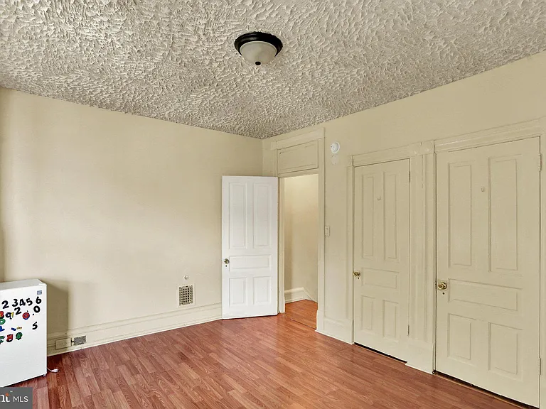 234 W Douglass St — Photo 16