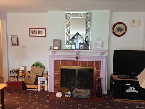 3rd image of 102 Gardenwood Ln