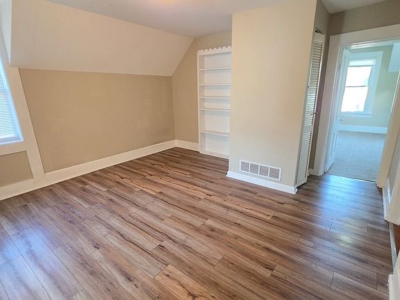 4th image of 928 State St #2