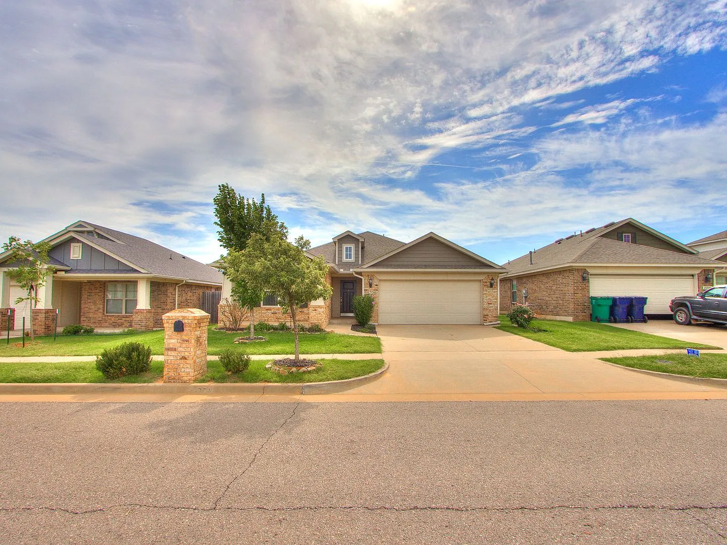 Beautiful 4 Bed 3 Bath in Deer Creek Schools — Photo 3