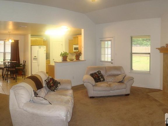 3rd image of 3900 Foxglove Ln