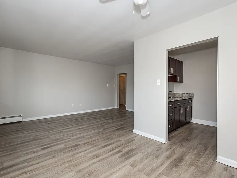 Jersey Apartments — Photo 18