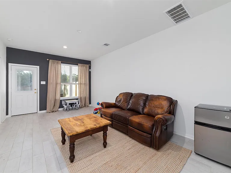 331 E Coralburst Loop — Photo 16
