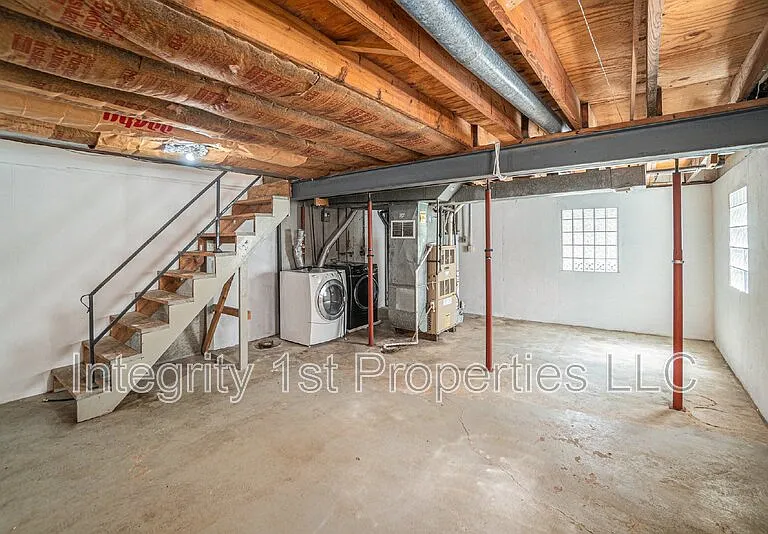 1926 W 36th Ave — Photo 16