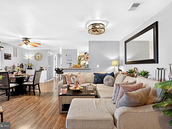 5th image of 108 Lionheart Ln #D