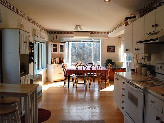 2nd image of 8 Lake View Rd