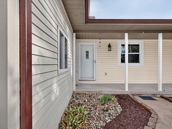 5th image of 11758 Cloverview Dr